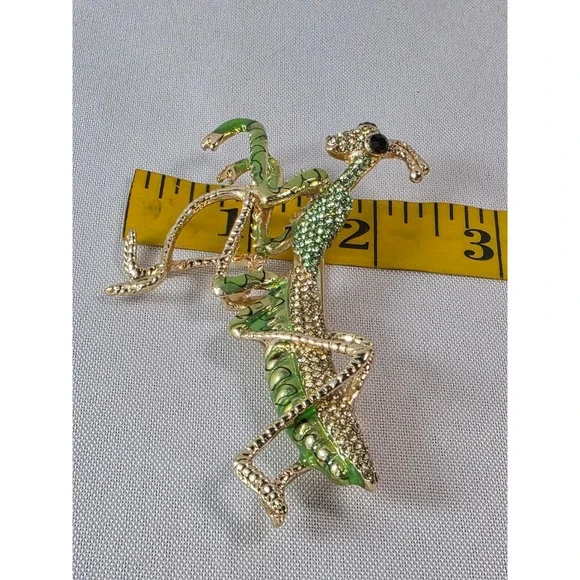 Green Rhinestone Praying Mantis Insect Brooch Pin Statement Jewelery Gold toned - Picture 9 of 10
